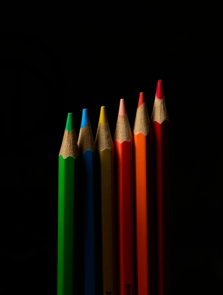 red green and blue color pencils